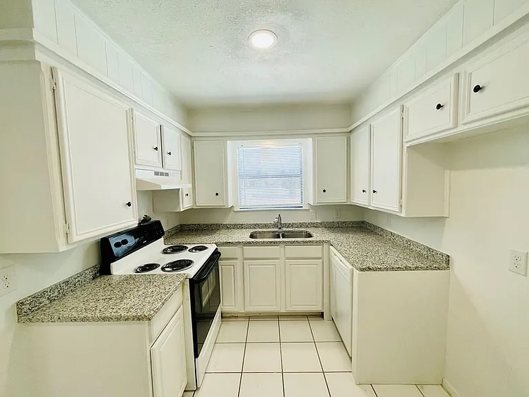 1203 Redwood Dr #A — Photo 5
