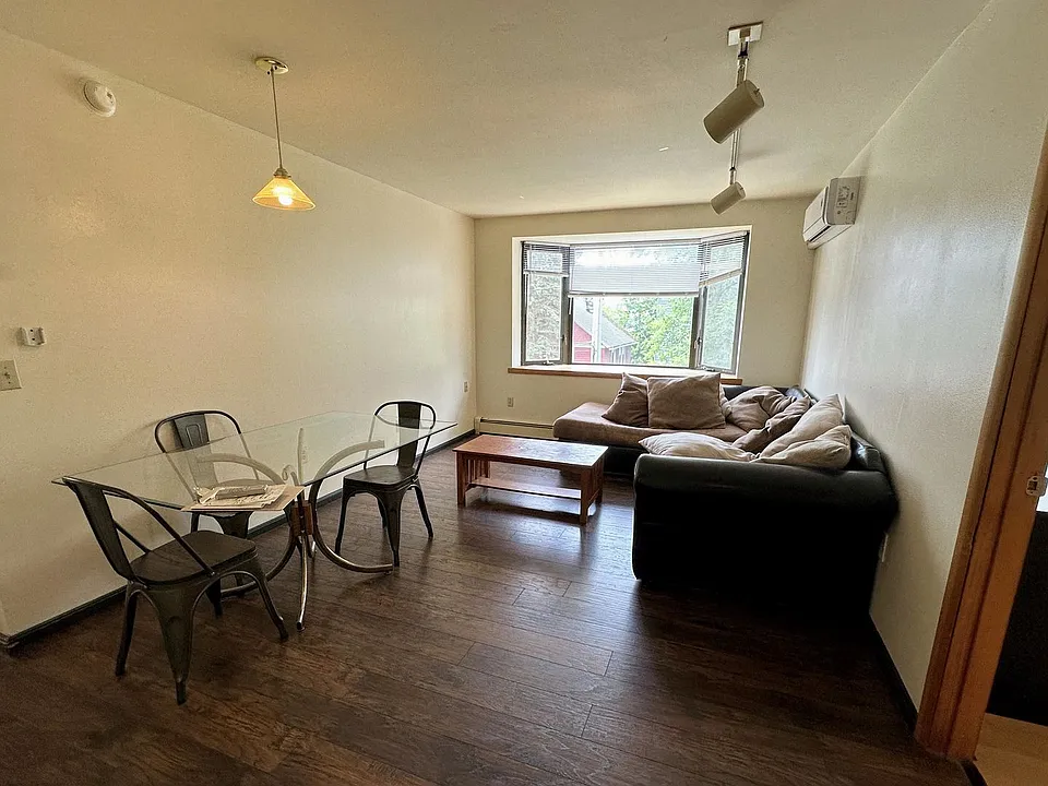 211 Linden Ave