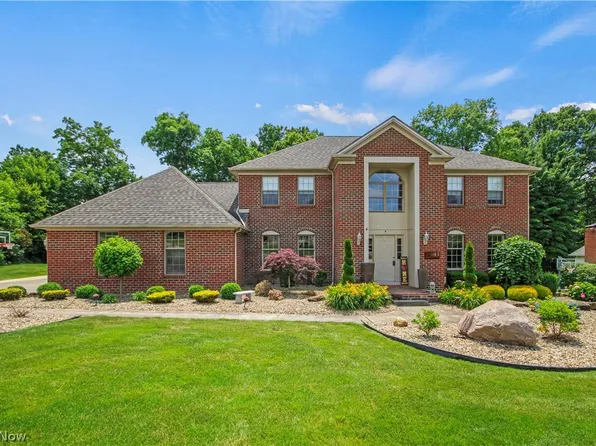 43 Lakhani Ln, Canfield, OH 44406