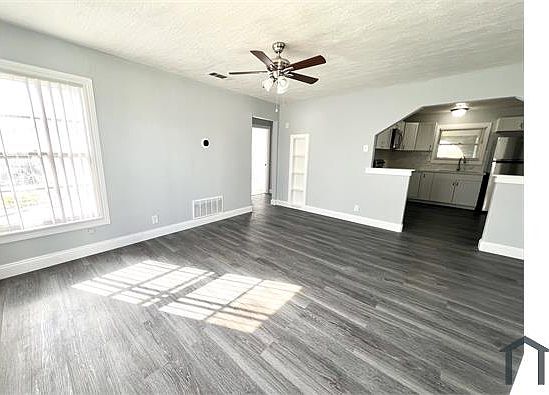 4th image of 1105 Rocky Ln