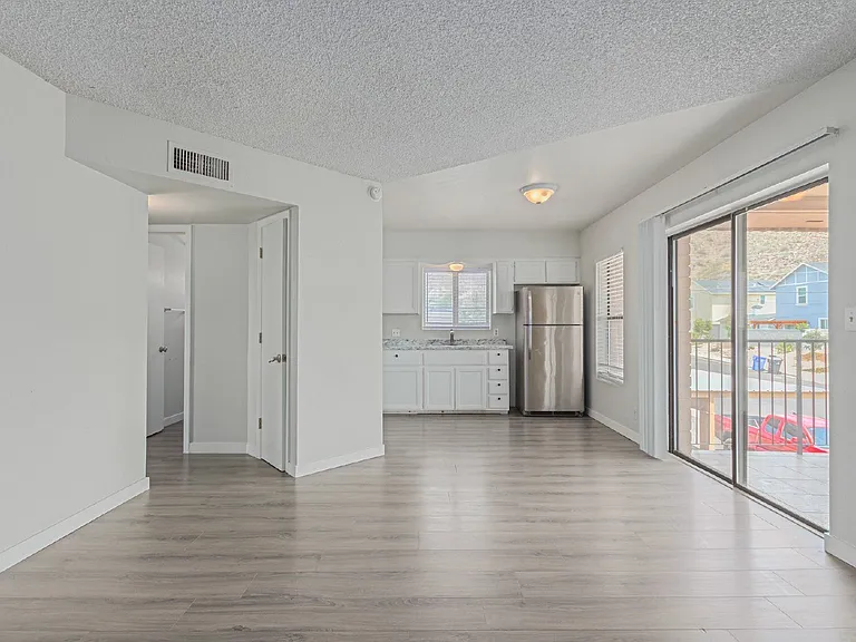 11002 N 15th Ave #4 — Photo 35