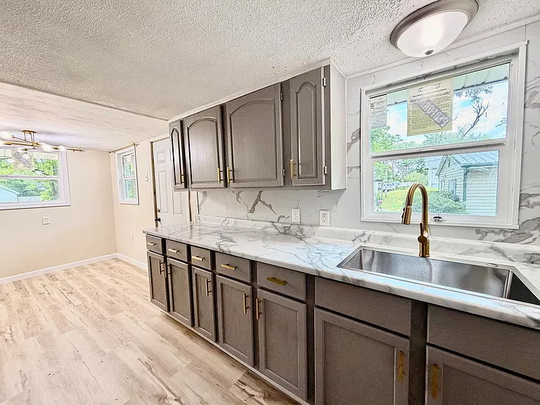 2119 S 13th St — Photo 21