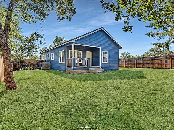 3rd image of 115 Oakbend Ln