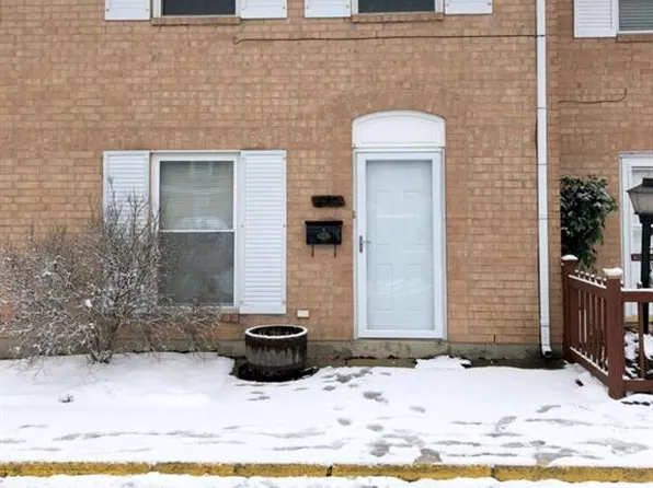 521 Adrian Ct, Brookville, OH 45309