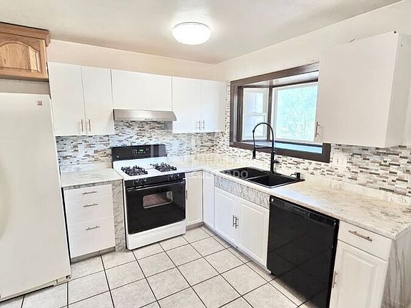 4th image of 15502 E Bails Dr