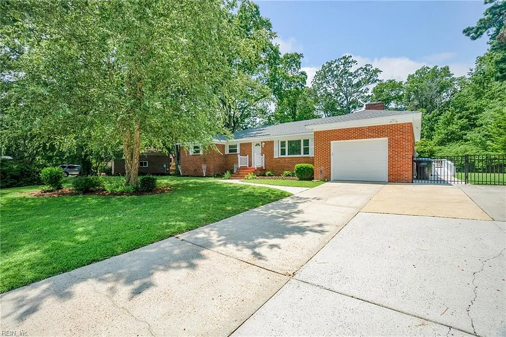 4 bed, 1936 sqft, $2,995 — Photo 2