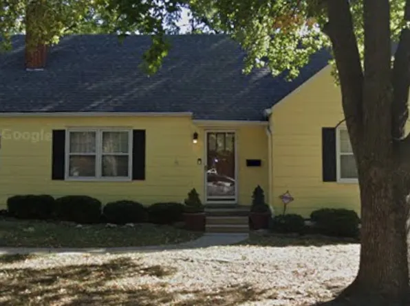 4829 Adams St, Westwood, KS 66205