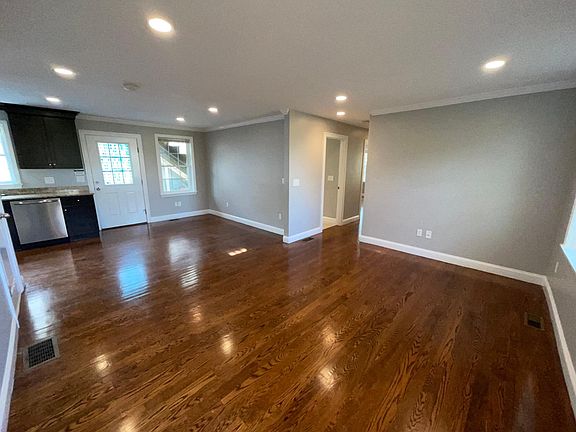 3rd image of 118 Janvrin Ave #1