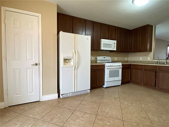 4th image of 17900 Majestic Elm Ln