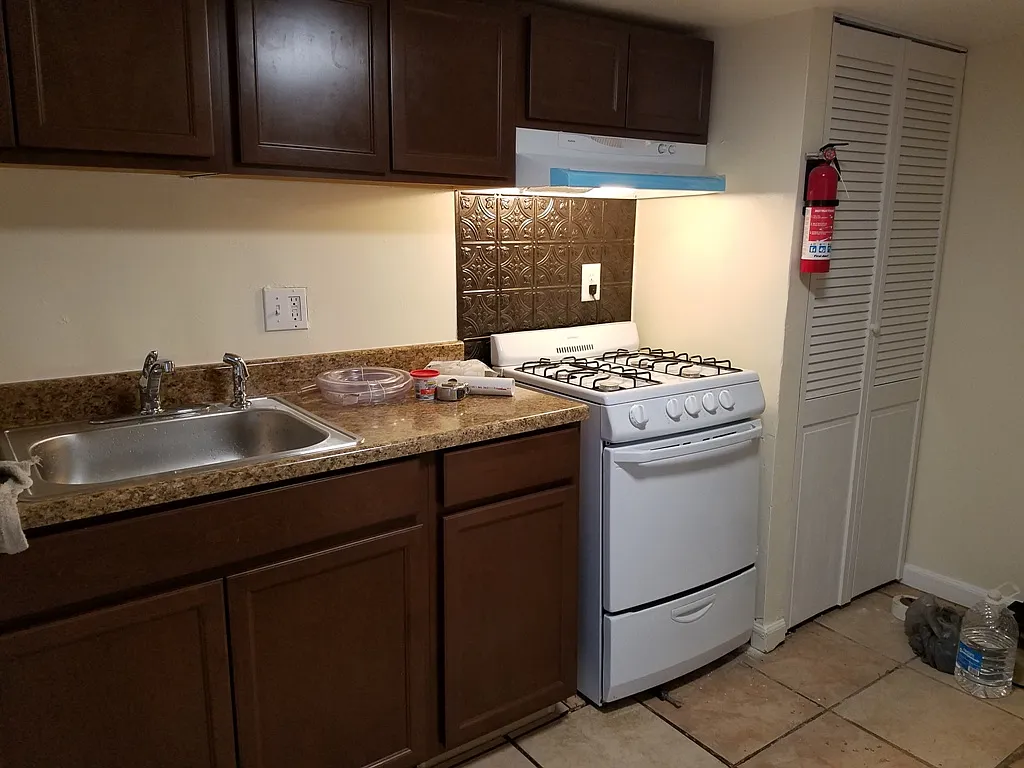 725 Fairmont St NW - Basement - Unit #E — Photo 3