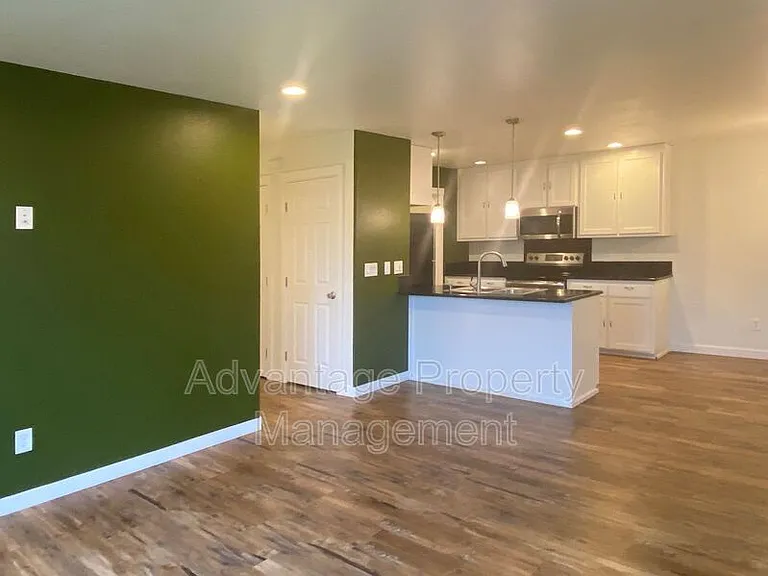 1711 S 9th St — Photo 16