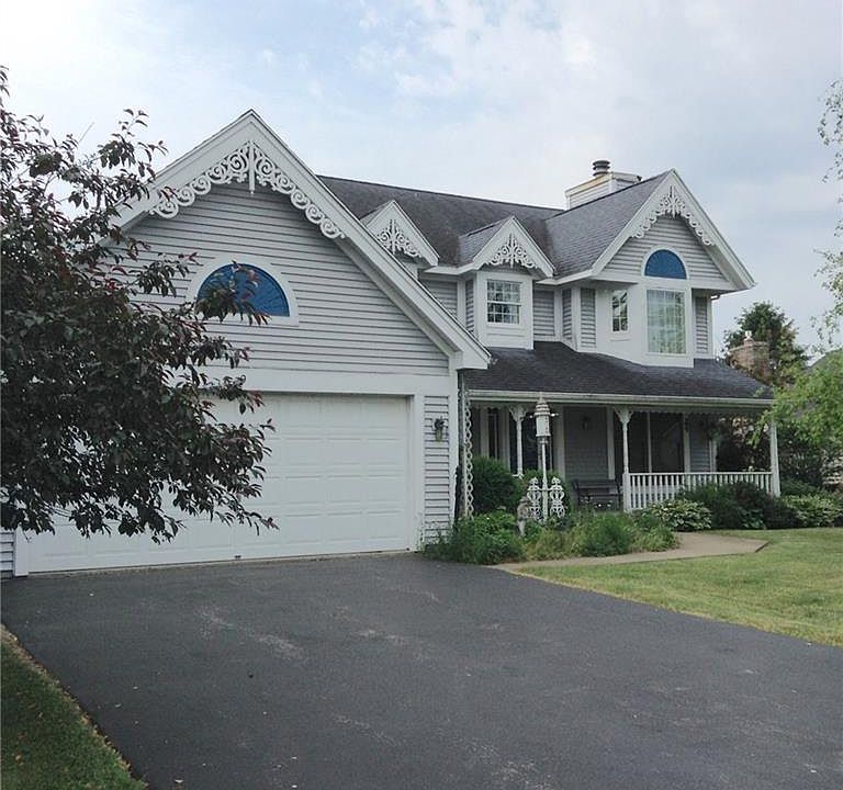 1st image of 9 W Seneca Cir