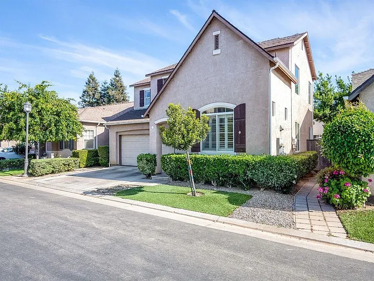 634 W Edinburgh Ln — Photo 18