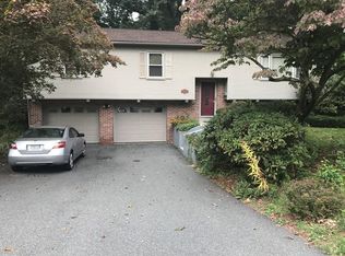 82 Avondale Rd, Longmeadow, MA 01106