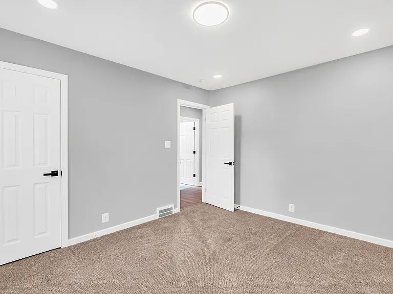 9973 E Outer Dr — Photo 29