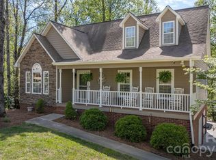 104 Buck Shoals Cir, Hudson, NC 28638