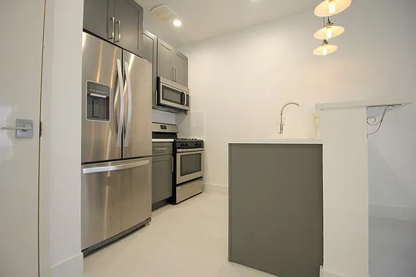 Rented by Elite NY Holdings | media 29