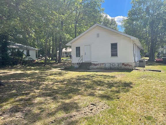 3rd image of 1612 Trogdon St