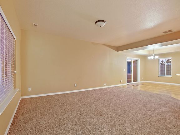 4th image of 730 S Aspen St