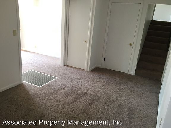 3rd image of 213 NW Adams Ave