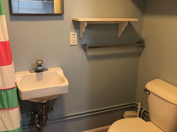 5th image of 215 Pearl St APT 3