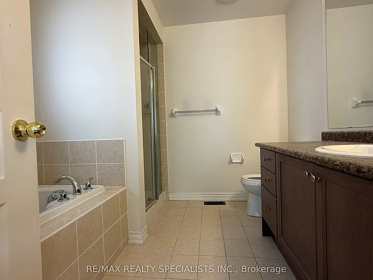 3273 Stoney Cres — Photo 19