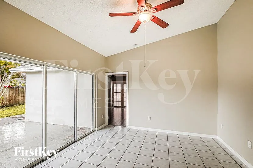 3 bed, 2.0 bath, 1421 sqft, $3,355 — Photo 4