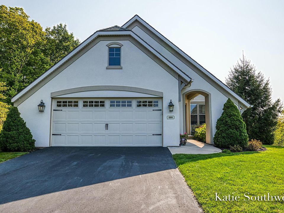 1st image of 600 Enclave Ct SE