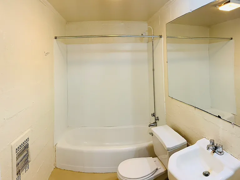 558 Pulaski St #3 — Photo 11