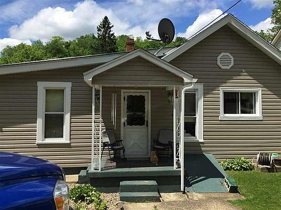 3rd image of 71844 Tenrach Dr