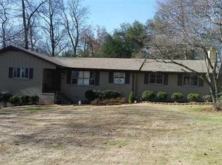 2508 Chatwood Rd, Vestavia Hills, AL 35226