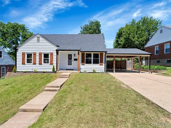 7065 Foxcroft Dr, Saint Louis, MO 63123