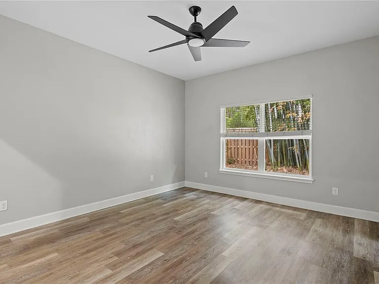 25726 SW 19th Ave — Photo 13