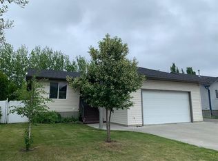 118 E Poplar Dr, Whitecourt, AB T7S 1X1