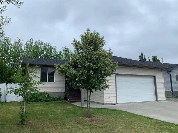 118 E Poplar Dr, Whitecourt, AB T7S 1X1