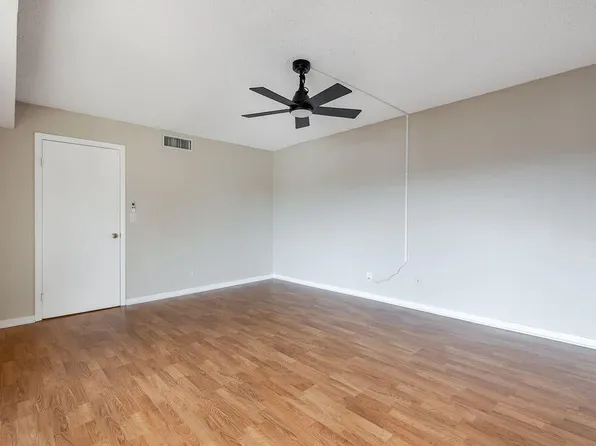 941 Springdale Cir, Palm Springs, FL 33461