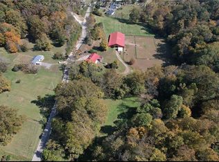 7095 Smith Creek Rd, Saint Albans, WV 25177