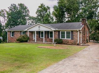 1323 E Blythe St, Paris, TN 38242