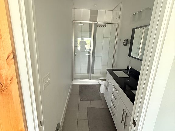 2nd image of 906 E Josephine St