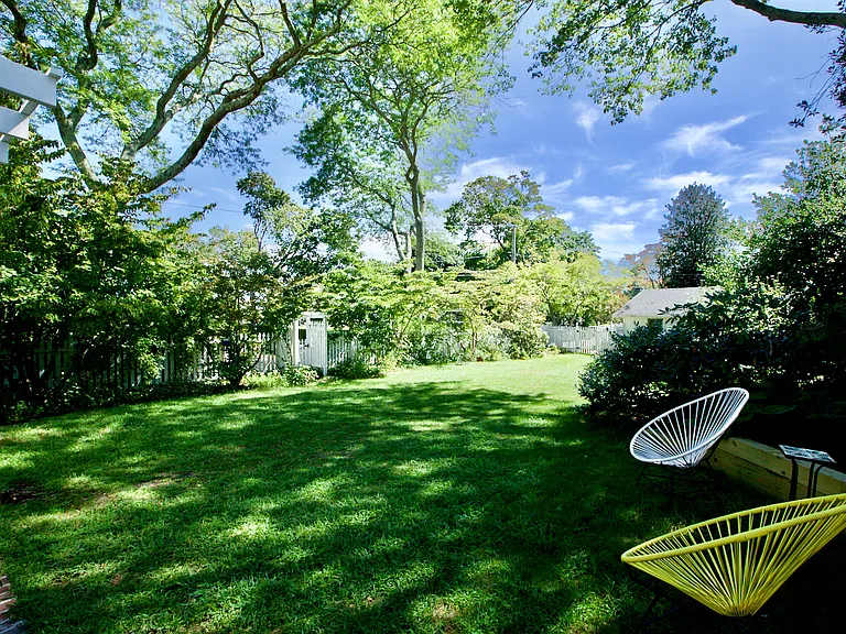 7 Clinton Ave — Photo 22