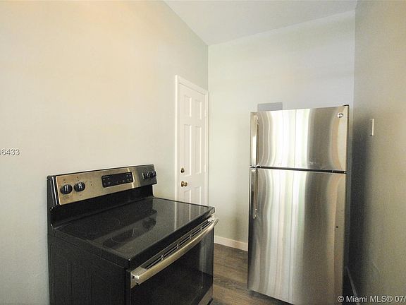 2nd image of 1336 Pennsylvania Ave #1