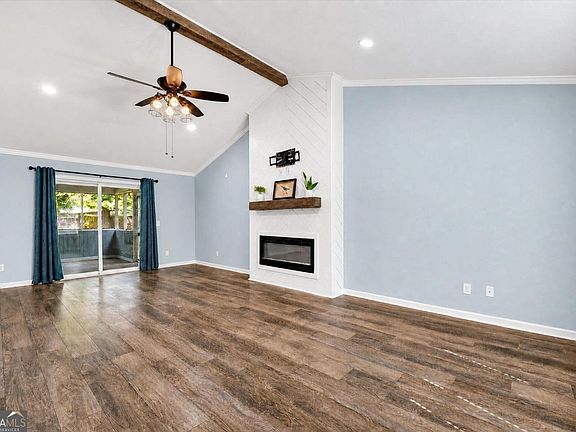 5th image of 214 Jefferson Cir SE