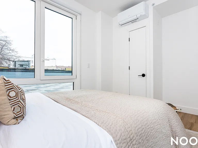 2484 Bedford Ave #2D — Photo 32