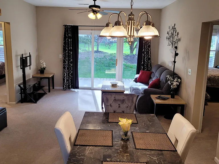 4657 Court Yard Dr — Photo 4