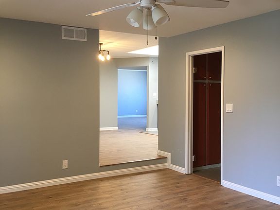 3rd image of 1059 Summerview Dr