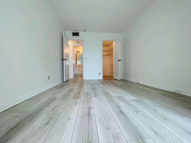 333 Farnham Cres #P — Photo 12