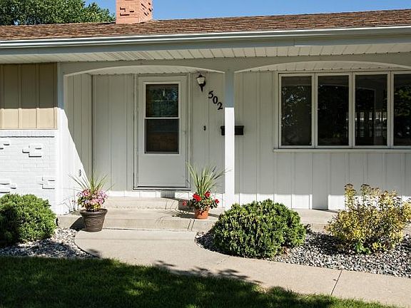 3rd image of 502 22nd Ave S