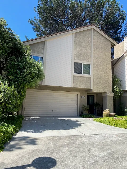3 bed, 2.5 bath, 1750 sqft, $4,700 — Photo 4