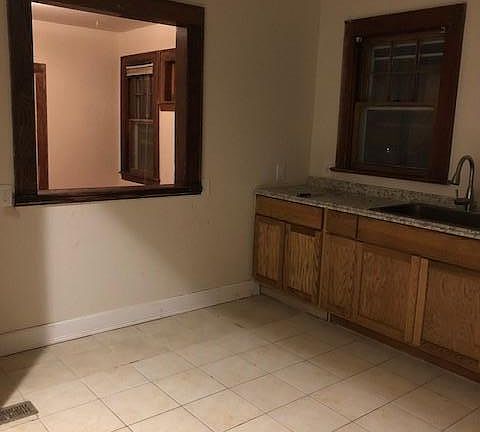 kitchen pass through to dining room