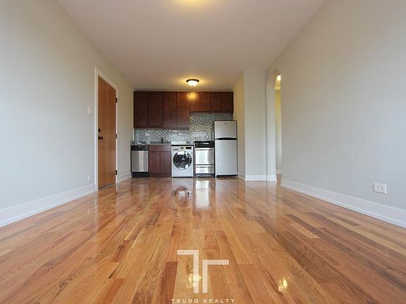 3rd image of 556 W Arlington Pl APT 2